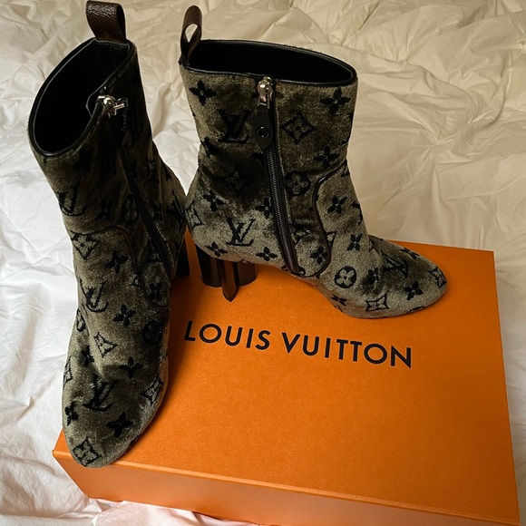 Louis Vuitton Green Velvet Silhouette Boots - Picture 1 of 5